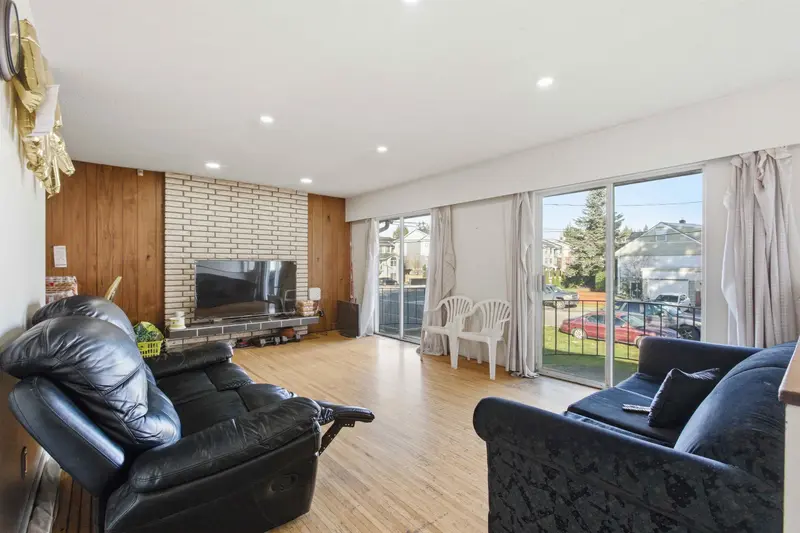 7195 115 STREET - photo 2 of 21