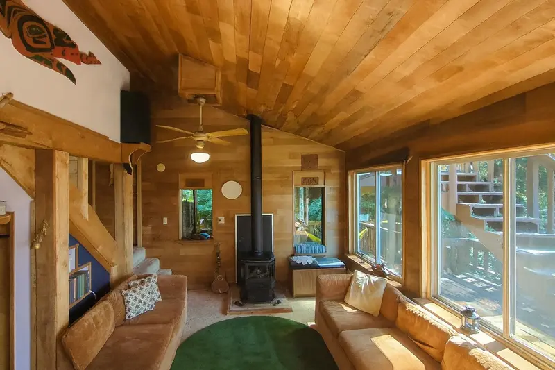 26 BRIGHTON BEACH - photo 2 of 25