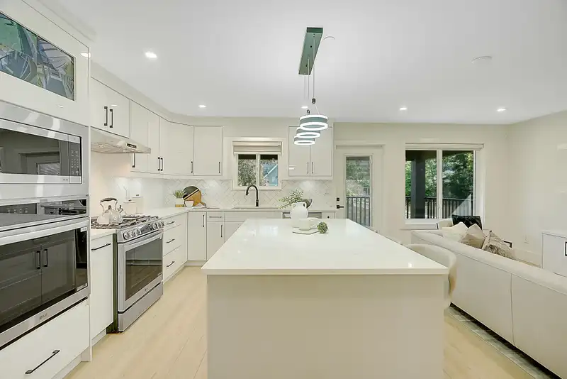 15438 GOGGS AVENUE - photo 2 of 33