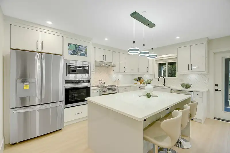 15438 GOGGS AVENUE - photo 3 of 33