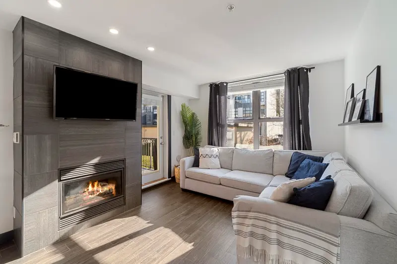 3005 84 GRANT STREET - photo 3 of 25