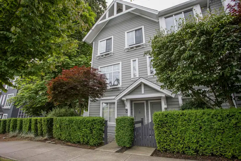 20 15128 24 AVENUE - photo 1 of 38
