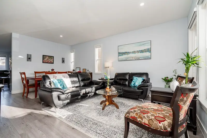 6926 190 STREET - photo 3 of 25