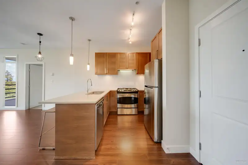 210 15850 26 AVENUE - photo 2 of 30