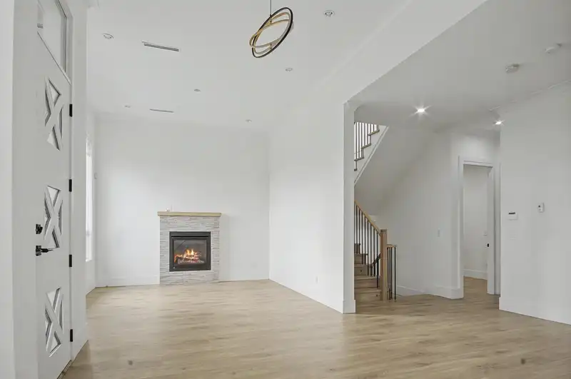 16685 15A AVENUE - photo 2 of 25