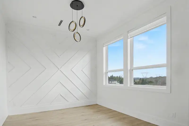 16685 15A AVENUE - photo 4 of 25