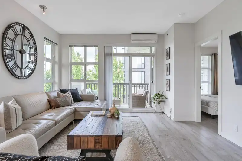 415 15168 19 AVENUE - photo 2 of 36