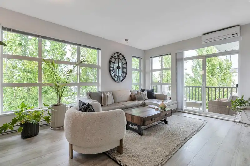 415 15168 19 AVENUE - photo 3 of 36