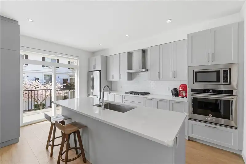 14 288 171 STREET - photo 4 of 25