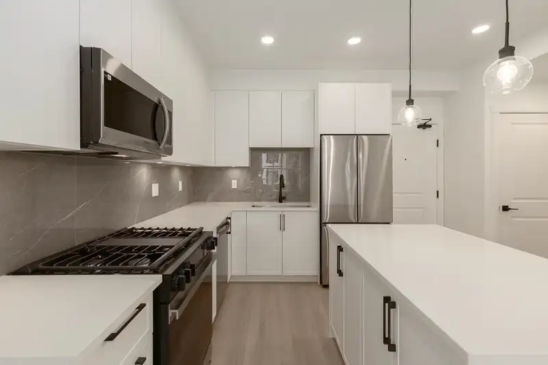 305 3528 146A STREET - photo 2 of 24
