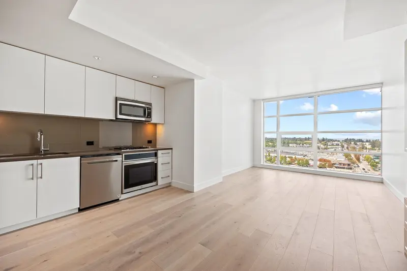 1505 1473 JOHNSTON ROAD - photo 4 of 16