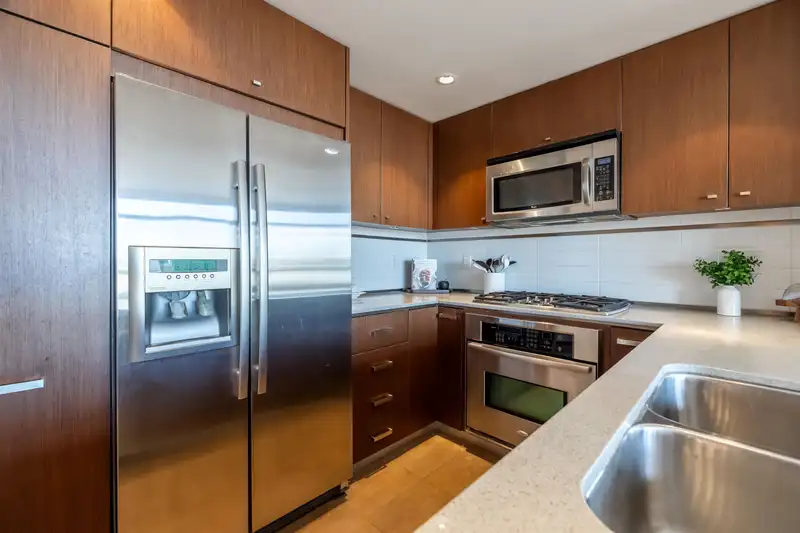 402 2950 KING GEORGE BOULEVARD - photo 4 of 29