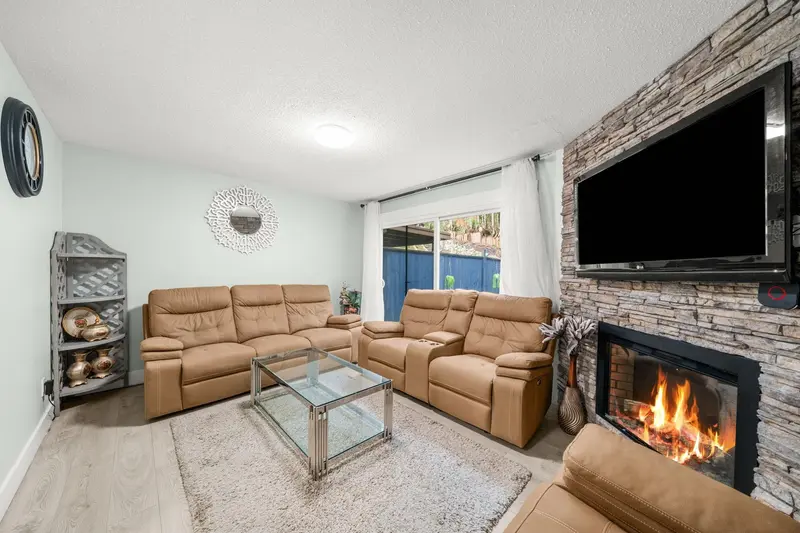 2725 SANDON DRIVE - photo 2 of 25