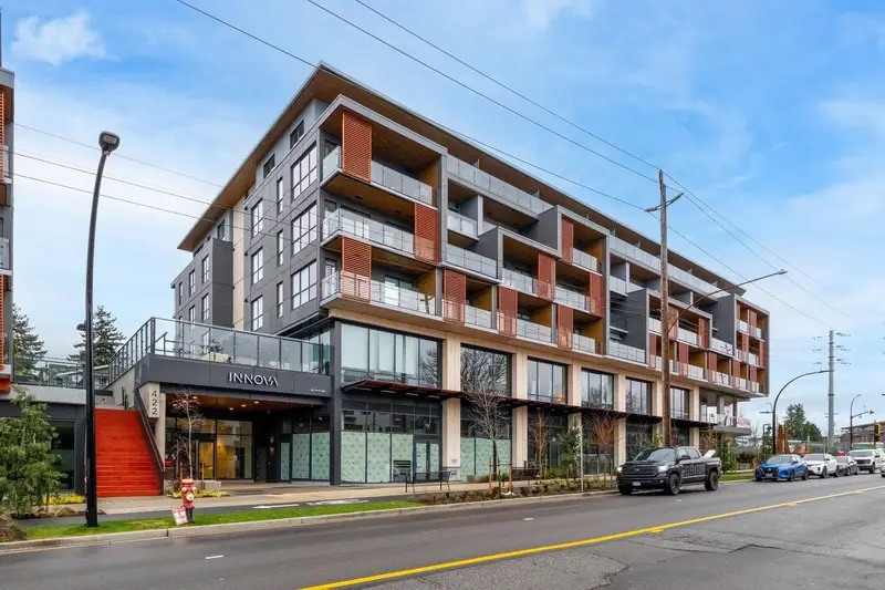 310 422 E 3RD STREET - photo 3 of 25