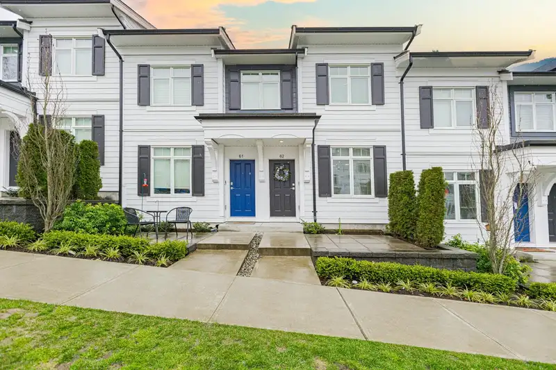 62 2070 OAK MEADOWS DRIVE - photo 1 of 33