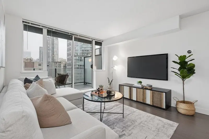 902 1325 ROLSTON STREET - photo 1 of 25