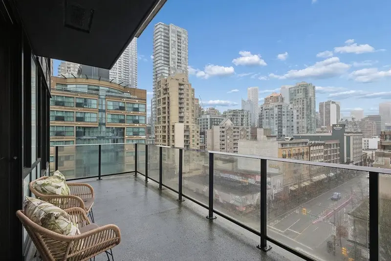 902 1325 ROLSTON STREET - photo 2 of 25