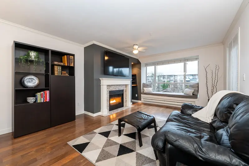 305 2340 HAWTHORNE AVENUE - photo 1 of 25