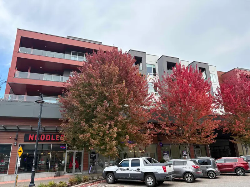 A417 20727 WILLOUGHBY TOWN CENTRE DRIVE - photo 2 of 25