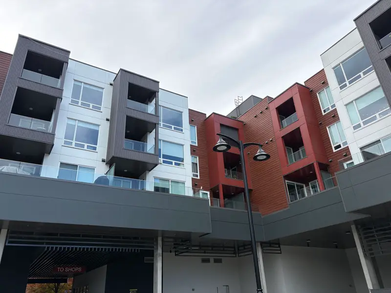 A417 20727 WILLOUGHBY TOWN CENTRE DRIVE - photo 4 of 25