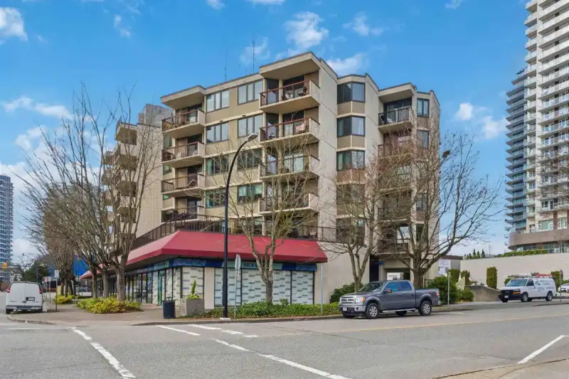 305 1521 GEORGE STREET - photo 1 of 40