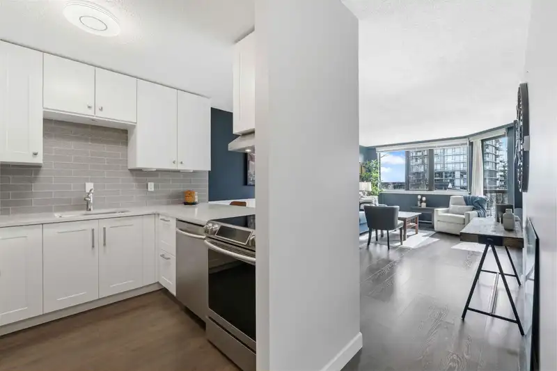 305 1521 GEORGE STREET - photo 3 of 40