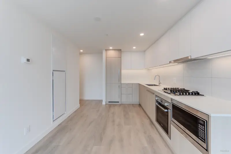 1401 308 ALDERSON AVENUE - photo 3 of 23