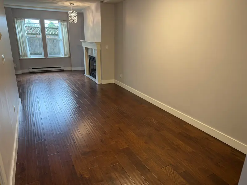 211 5723 BALSAM STREET - photo 2 of 9