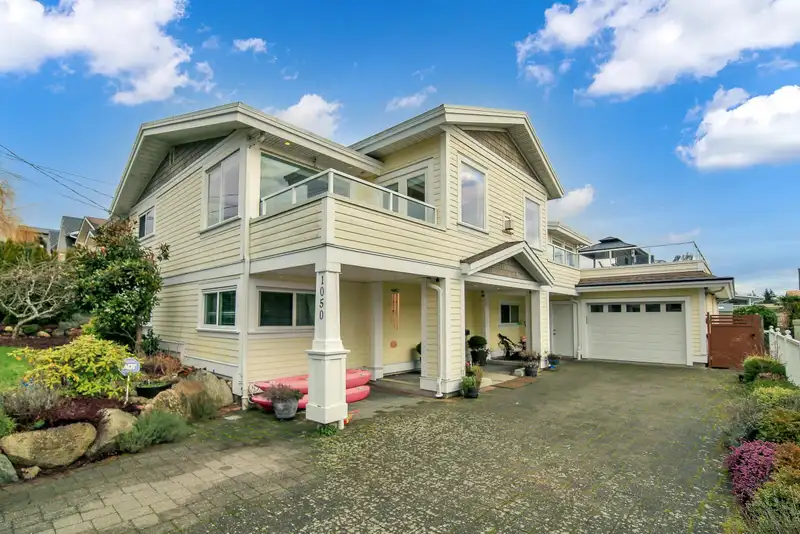 1050 PARKER STREET - photo 4 of 21
