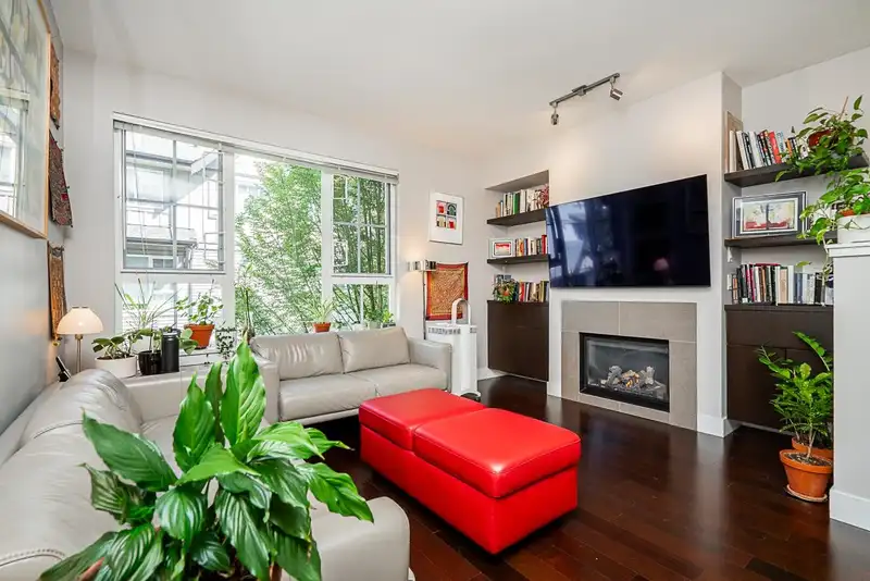133 2501 161A STREET - photo 1 of 40