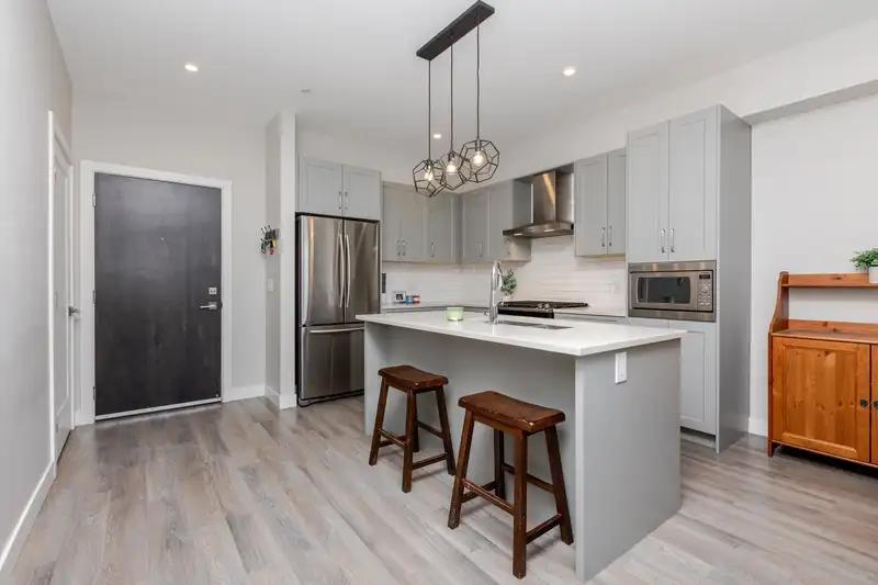 505 15436 31 AVENUE - photo 4 of 40