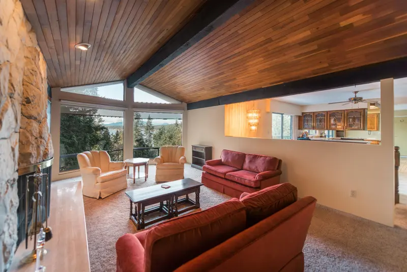 8846 REDROOFFS ROAD - photo 1 of 25