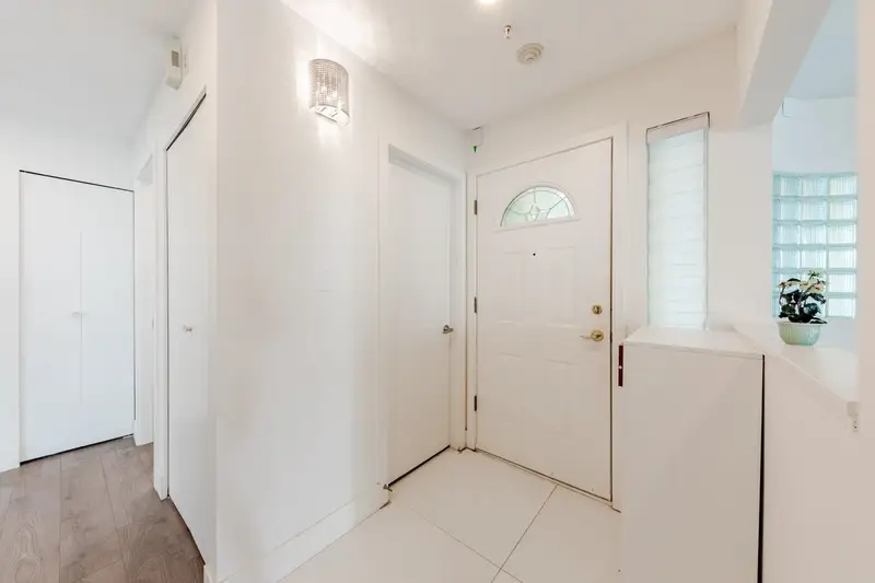 208 7620 COLUMBIA STREET - photo 2 of 25