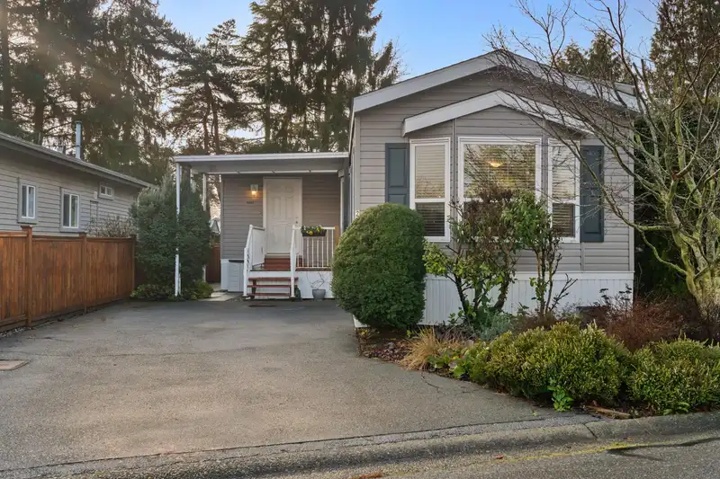 2066 CUMBRIA DRIVE - photo 1 of 27