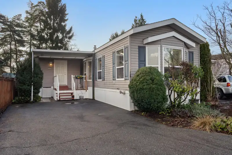 2066 CUMBRIA DRIVE - photo 2 of 27