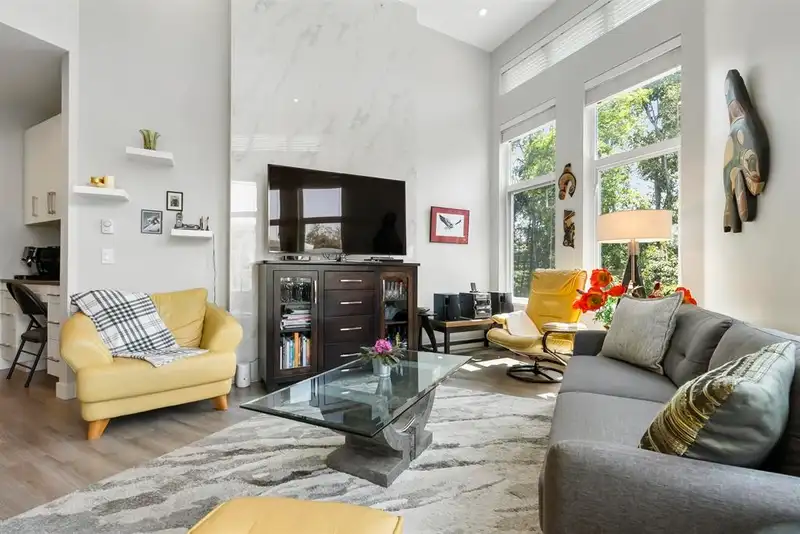 509 15436 31 AVENUE - photo 1 of 39