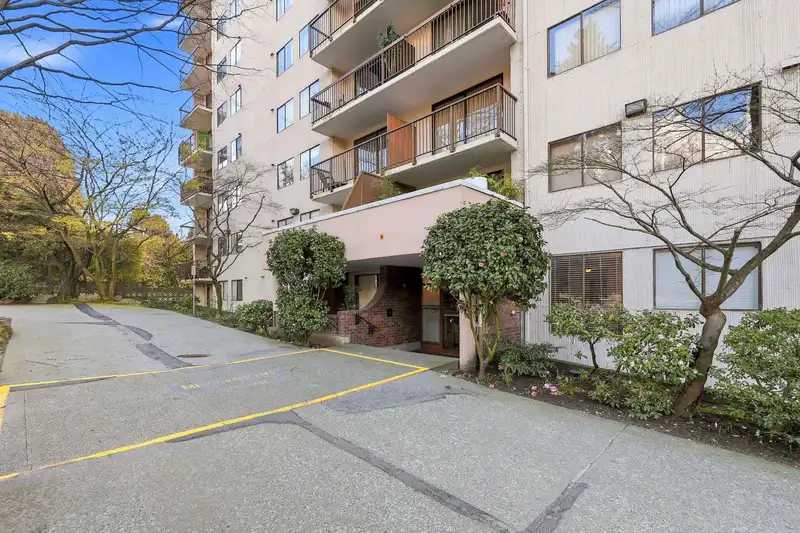 405 320 ROYAL AVENUE - photo 2 of 25