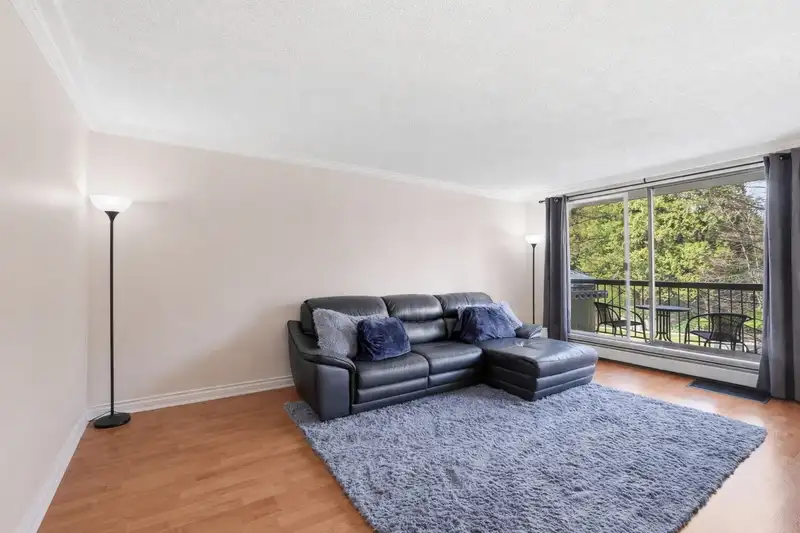 405 320 ROYAL AVENUE - photo 3 of 25