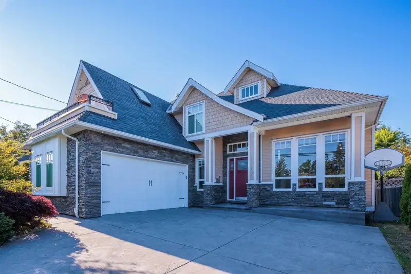16067 14 AVENUE - photo 1 of 31