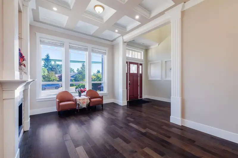 16067 14 AVENUE - photo 3 of 31