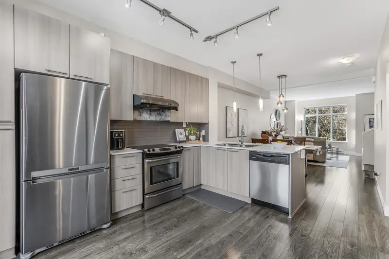 98 19433 68 AVENUE - photo 2 of 25