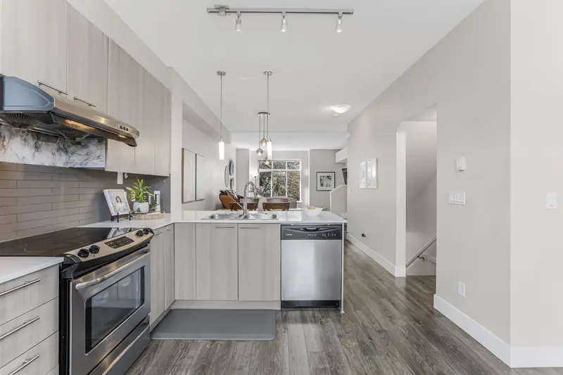 98 19433 68 AVENUE - photo 3 of 25