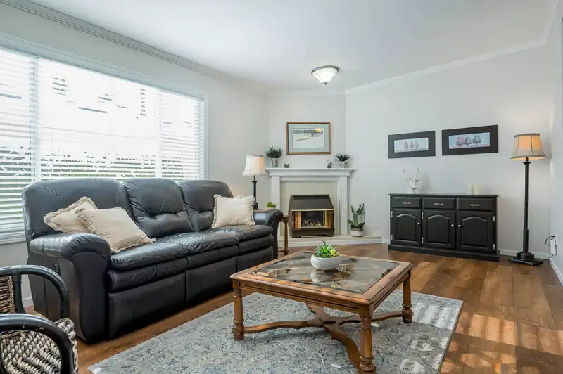7 1400 164 STREET - photo 2 of 35