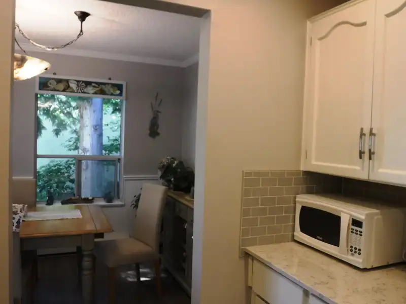 202 1473 BLACKWOOD STREET - photo 3 of 19
