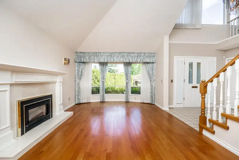 14956 21B AVENUE - photo 3 of 40