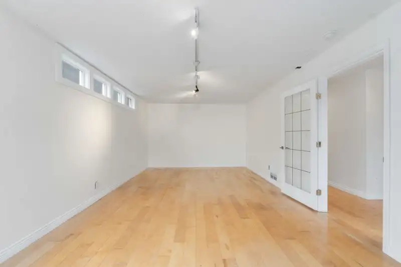 931 KEIL STREET - photo 4 of 34