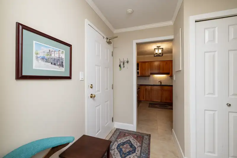205 1459 BLACKWOOD STREET - photo 4 of 37