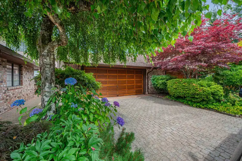 38 1725 SOUTHMERE CRESCENT - photo 1 of 37
