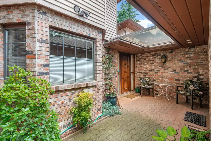 38 1725 SOUTHMERE CRESCENT - photo 2 of 37