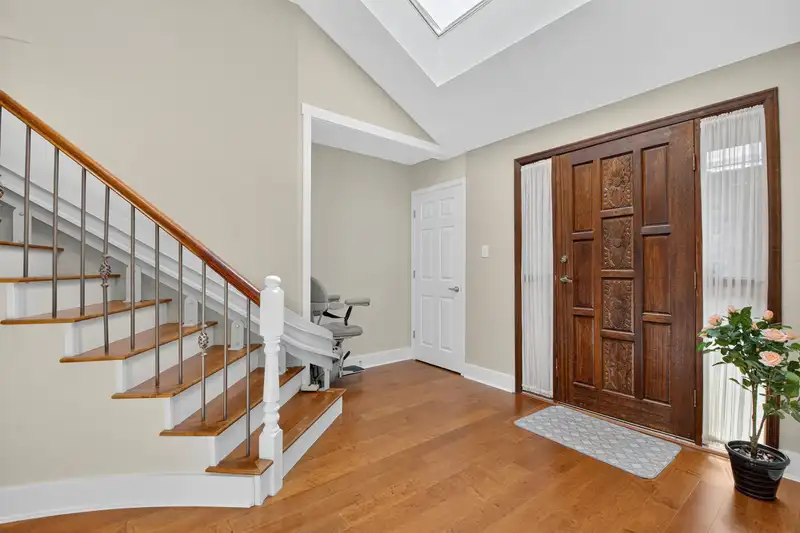 38 1725 SOUTHMERE CRESCENT - photo 4 of 37